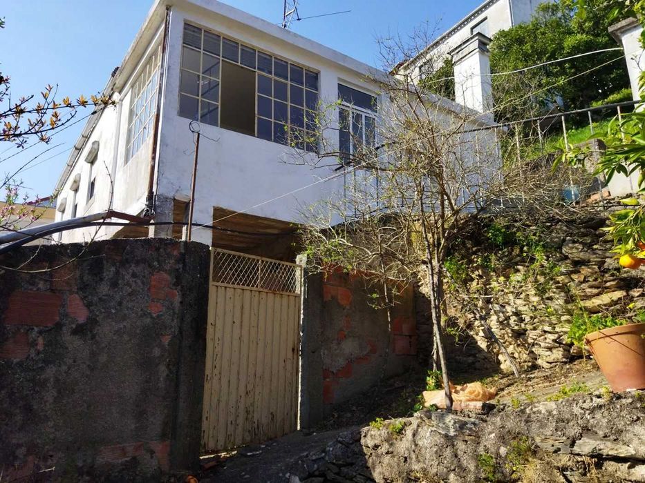 Moradia T3 em São Frutuoso, Coimbra