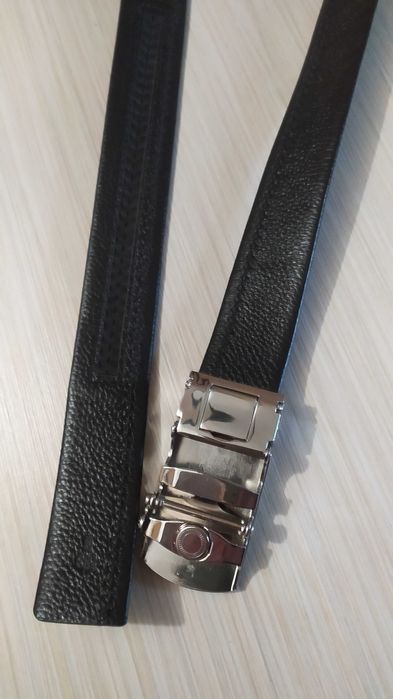 Hugo Boss ремень.