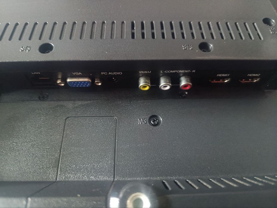 Продам телевизор BRAVIS LED-43E6000 Smart + T2