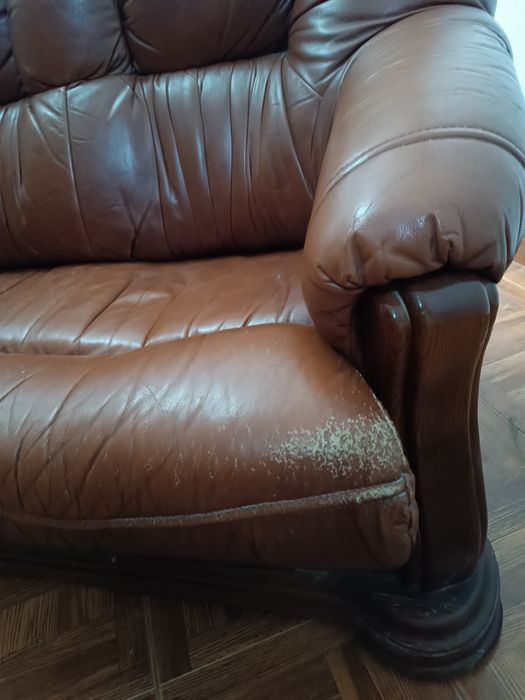 Sofá em Pele Castanho