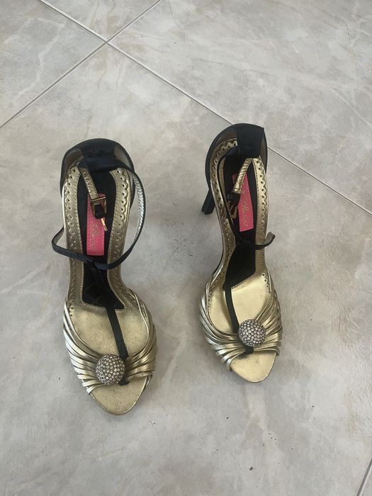 Betsy Johnson saldália de salto alto