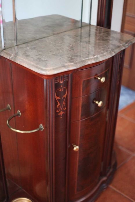 Móvel de entrada ( bengaleiro)