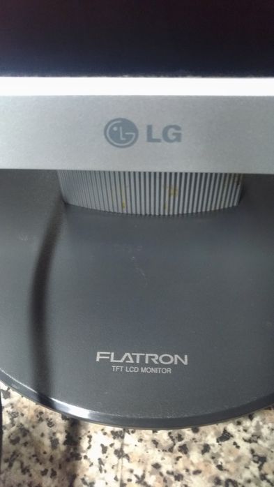 L G Flatron  TFT LCD  Monitor