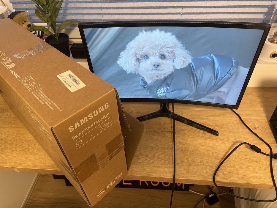 Monitor Samsung 24" Curved (LS24C366EAUXEN) – Stan idealny, jak nowy!