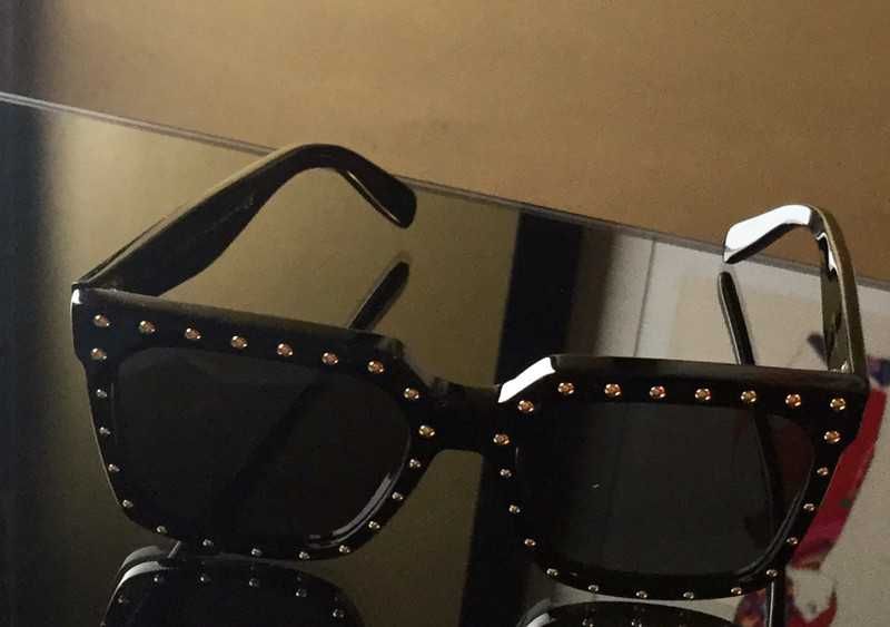 Óculos Celine PRETO e dourado