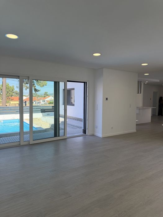Moradia isolada terrea com piscina