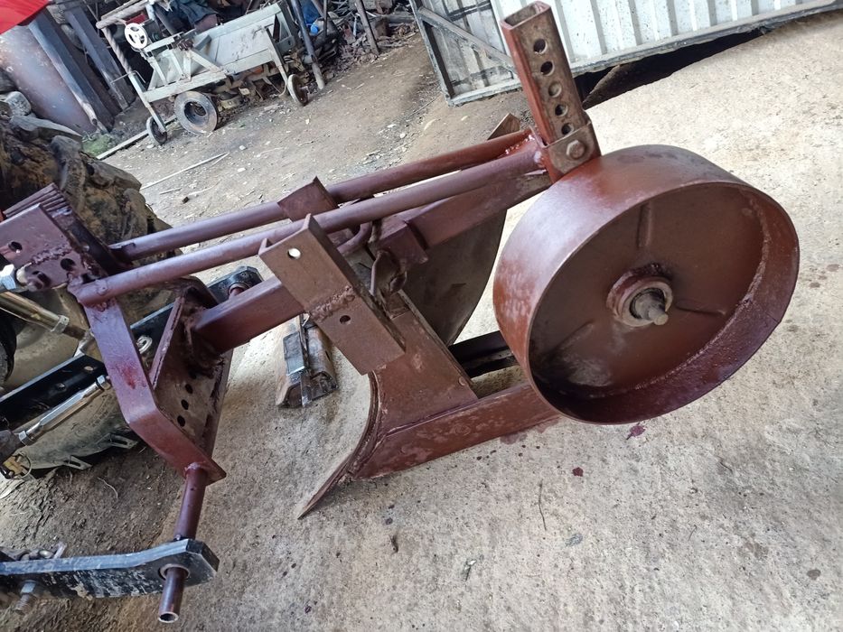Плуг до трактора