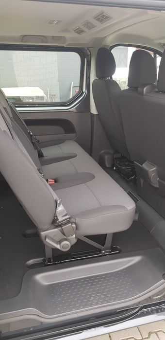 Wynajem busa 9 osobowego Renault Trafic  Wypożyczalnia Brzeszcze