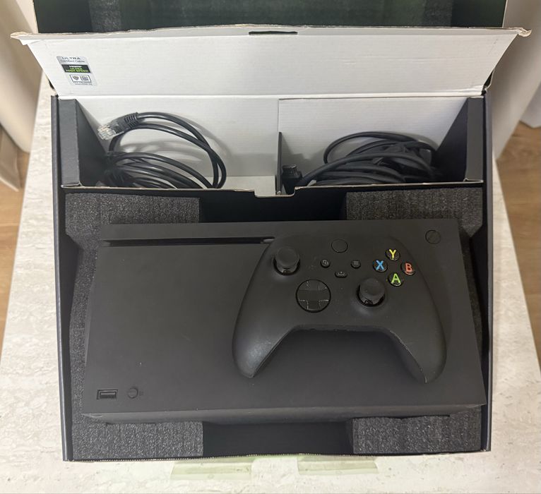 Ігрова консоль Xbox Series X + Навушники Xbox