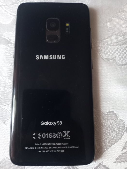 Продаю смартфон Samsung Galaxy S9 (модель SM-G960) у класичному чорному кольорі Продається під відновлення або на запчастини. (заміну дисплея)