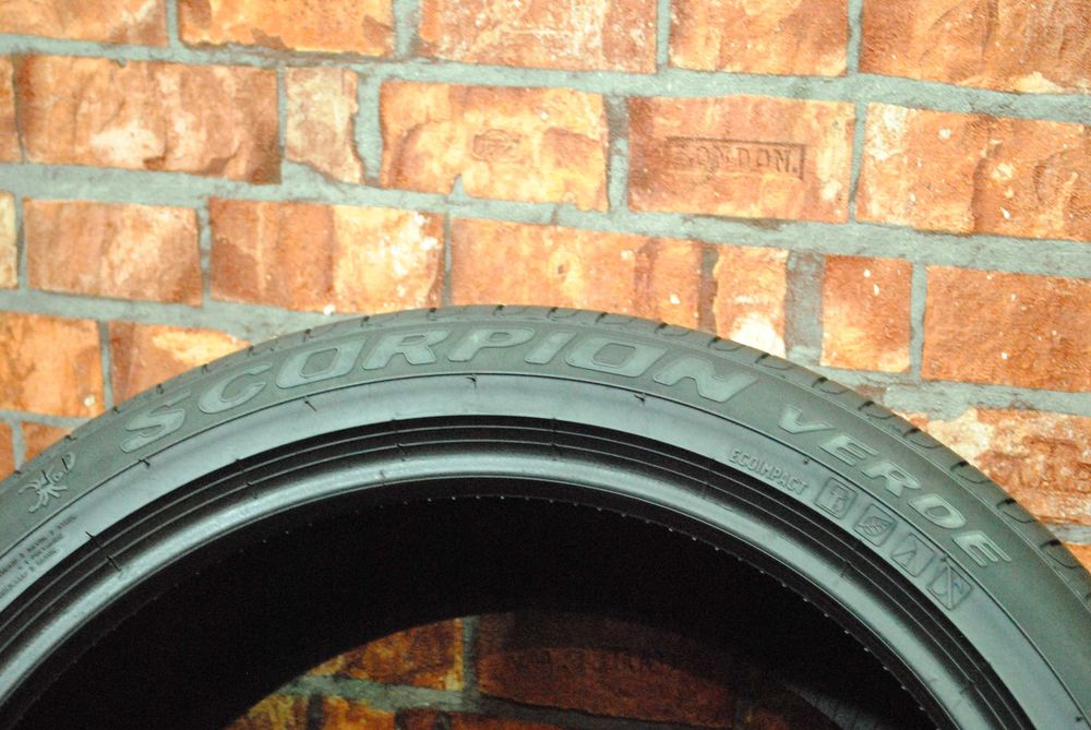 Hankook/Pirelli 315/35-275/40 R21 (AWD)
