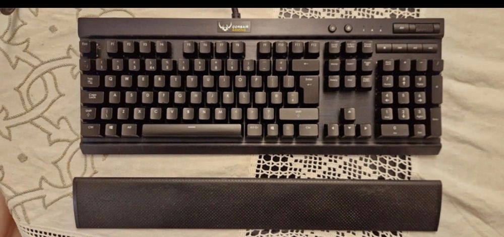 Corsair Gaming K70 RGB Mechanical Gaming Keyboard — CHERRY®️ MX Brown (UK)