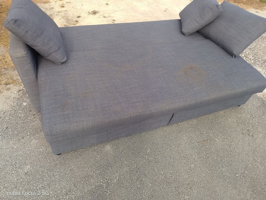 Sofá cama cinza  .
