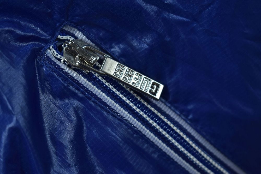 Guess Logowana Kurtka Męska Wiatrówka Bomberka S