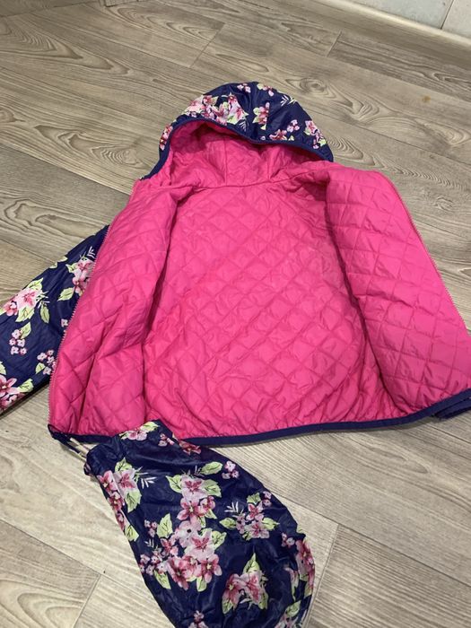 Яскрава курточка від Chicco