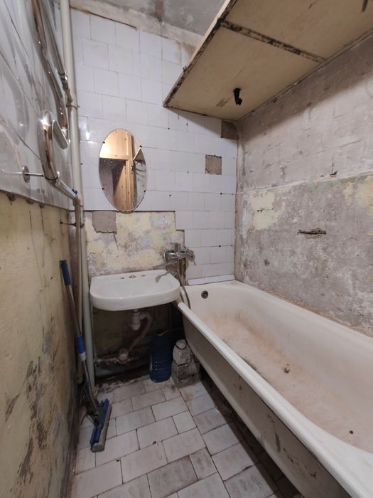Продам 3 комнатная квартира Салтовка метро Студенческая Экв. 37000