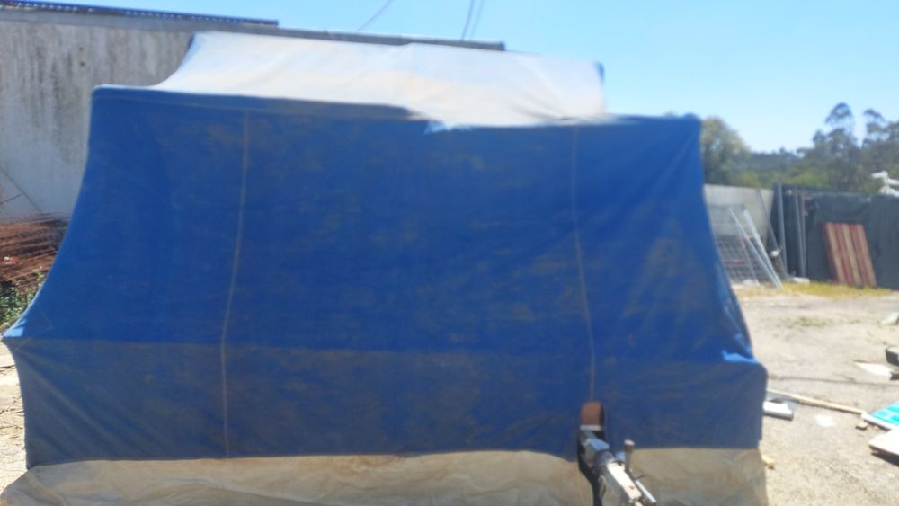 Atrelado tenda..