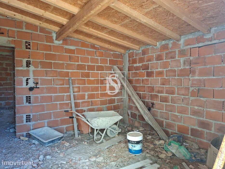Quintinha no Alentejo com 4.000 m² junto à Ribeira – Excelente potenci