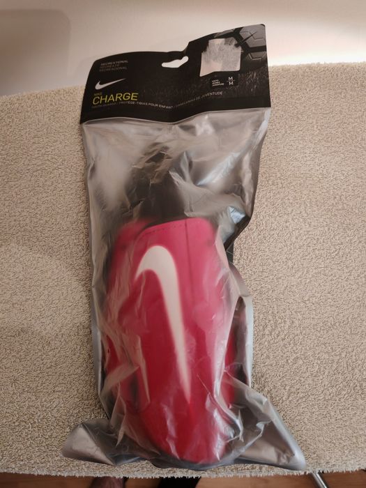 Nike charge Youth guards