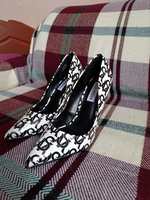 Продам туфлі нові