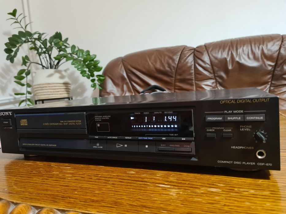 Odtwarzacz Sony CDP 670 Optical Output