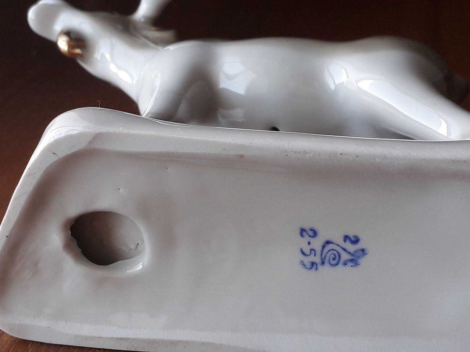 Статуэтка лошадки родом из СССР. Фарфоровая статуэтка Лось из СССР.