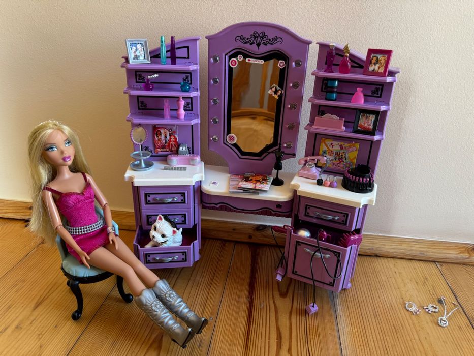 Interaktywna toaletka My Scene Ultra Glam Vanity; lalka Kennedy