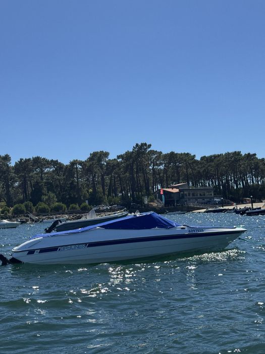 Bayliner 2050 LS para 8 pessoas com motor mercruiser 4.3L