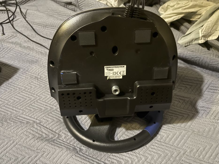 Volante e pedais thrustmaster t150