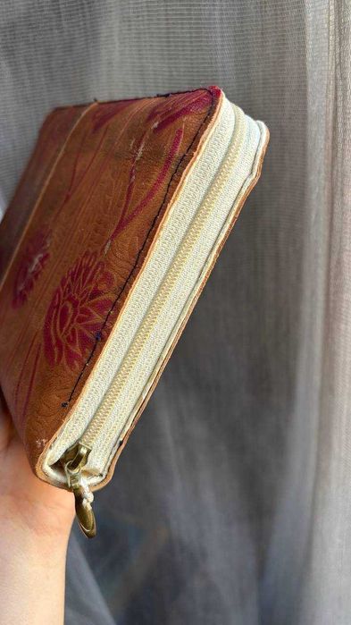 Библия на молнии с золотыми торцами