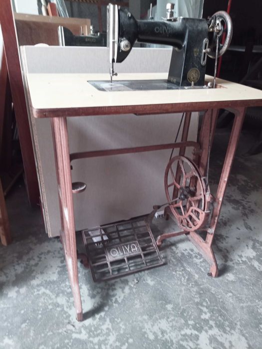 Máquina costura OLIVA