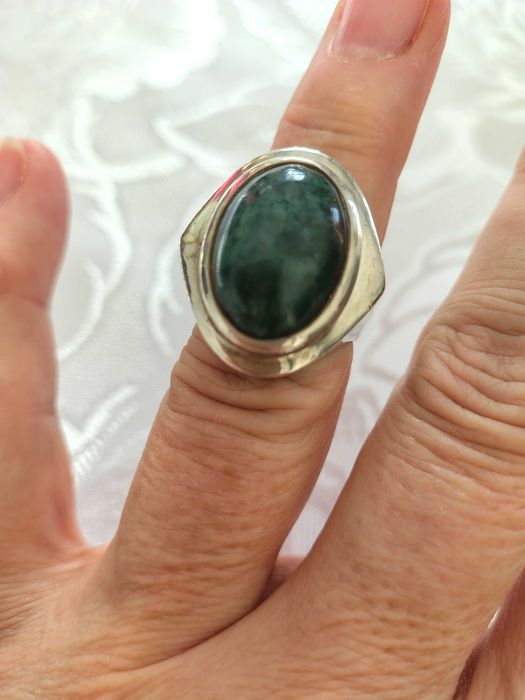 Srebrny sygnet z nefrytem 925