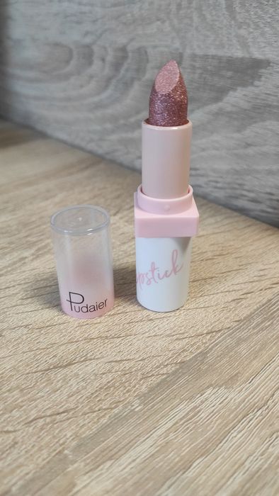 Szminka do ust z drobinkami