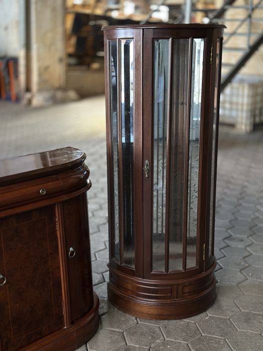 Moveis em folha de raiz de nogueira