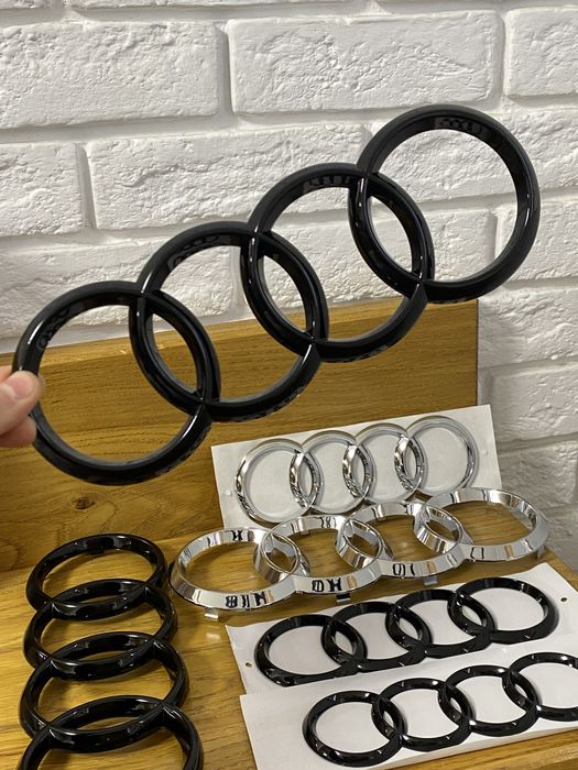 Емблема, значок на решетку радиатора / багажник AUDI, Ауди