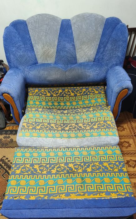Продам диван під відновлення