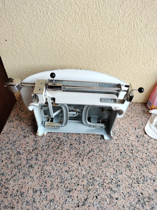 Balança profissional para pesar bebés antiga