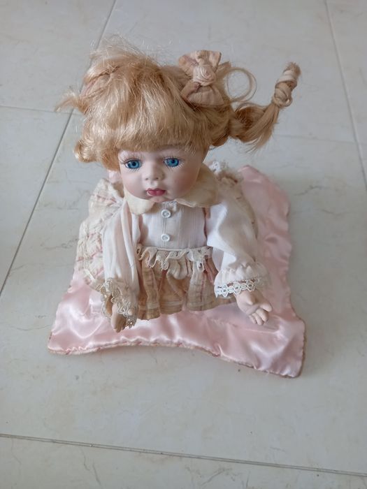 Boneca de porcelana/colecção