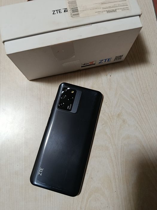 Продам телефон ZTE v30