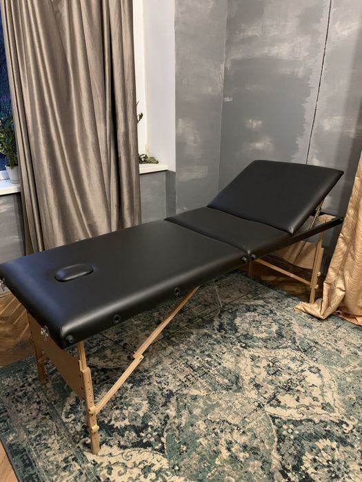 Топчан лежак стіл масаж косметолог шкіра чорний чемодан дерево кушетка
