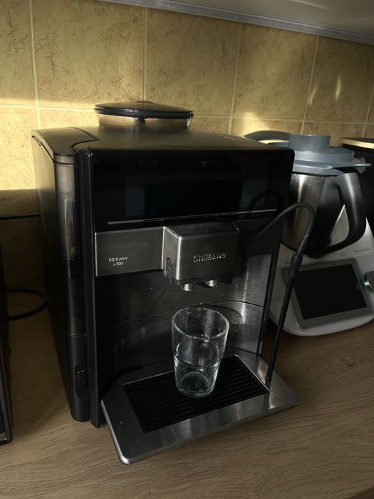 ekspres ciśnieniowy do kawy Siemens EQ.6 plus S700 kawa ekspress