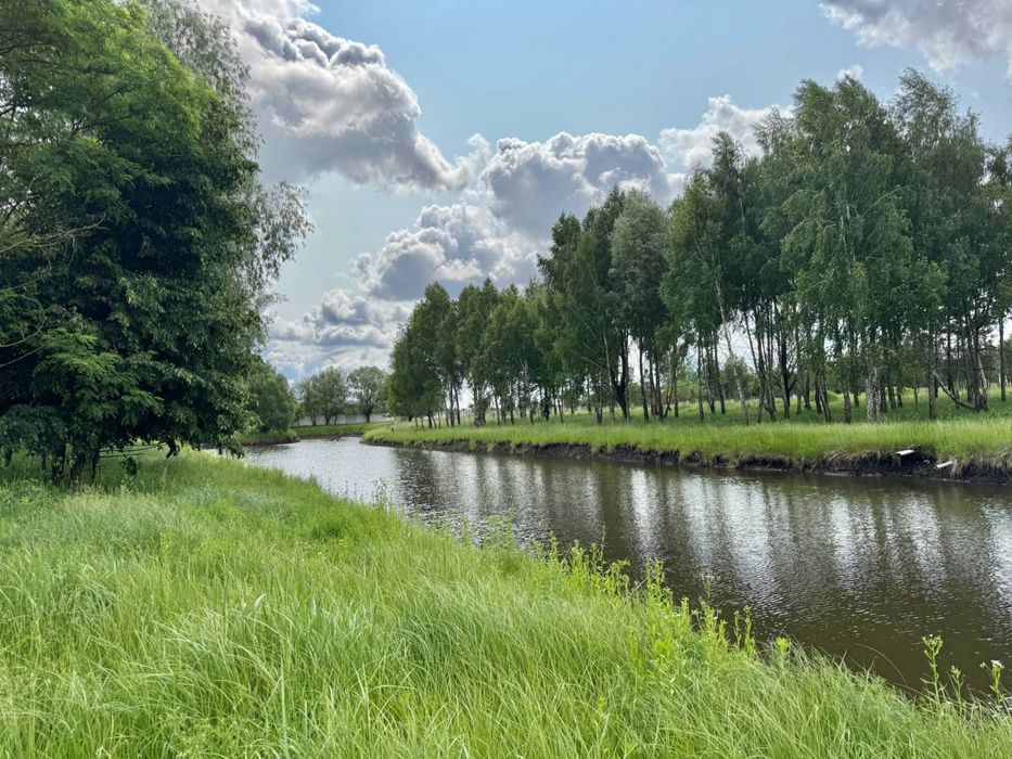 Будинок з озером