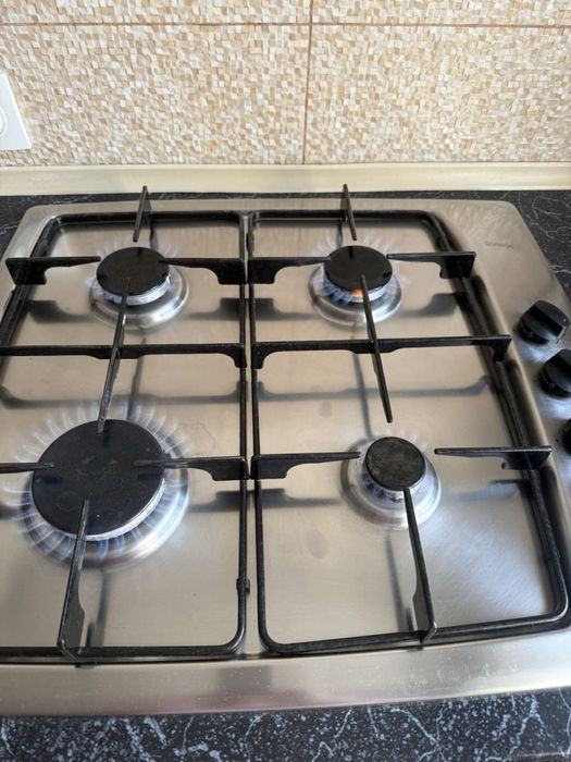 Кухона техніка , газова поверхня та електрична духовка !!!