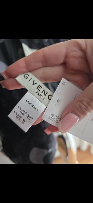 Szalik Givenchy logowany