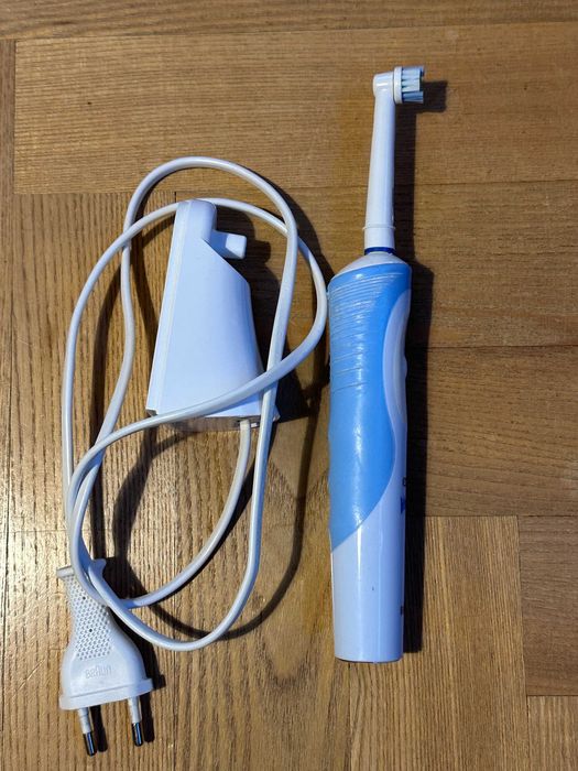 Szczoteczka Oral B Vitality Braun