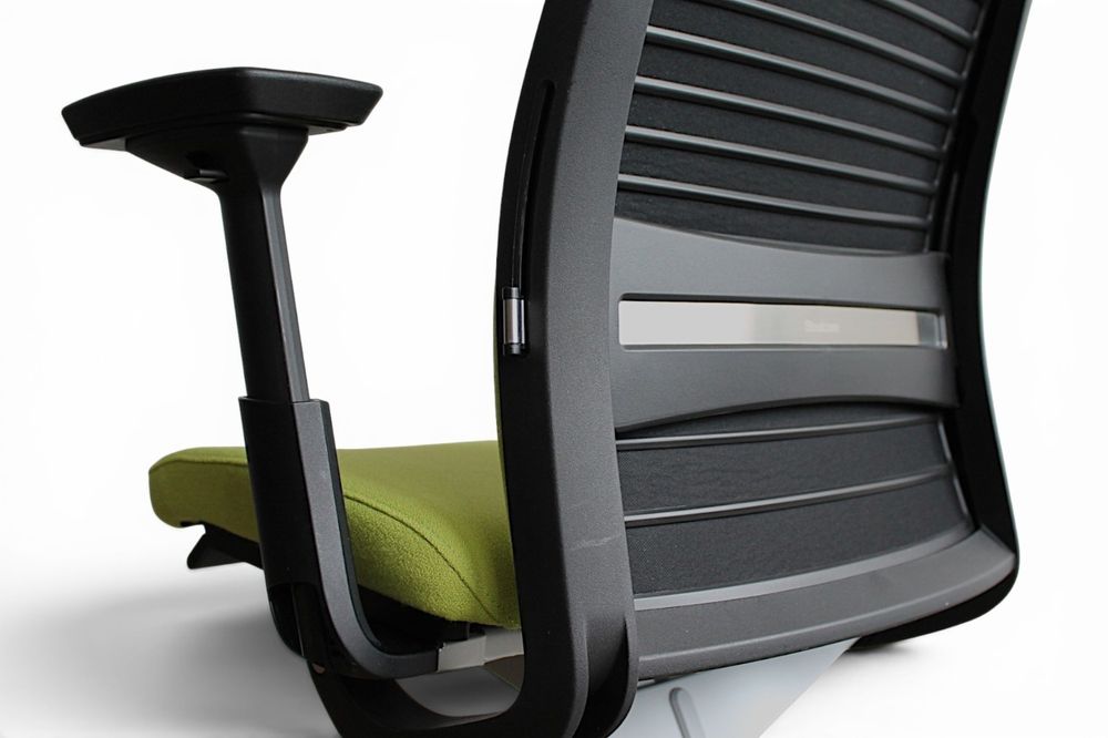 Cadeira Steelcase modelo Think V2