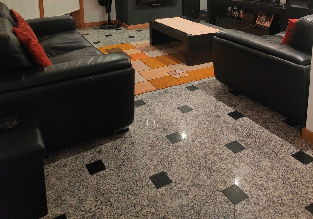 Sofás pretos em pele genuína