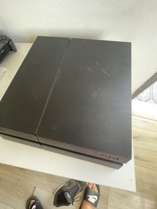 Vendo ps4 como nova + jogo The last of Us