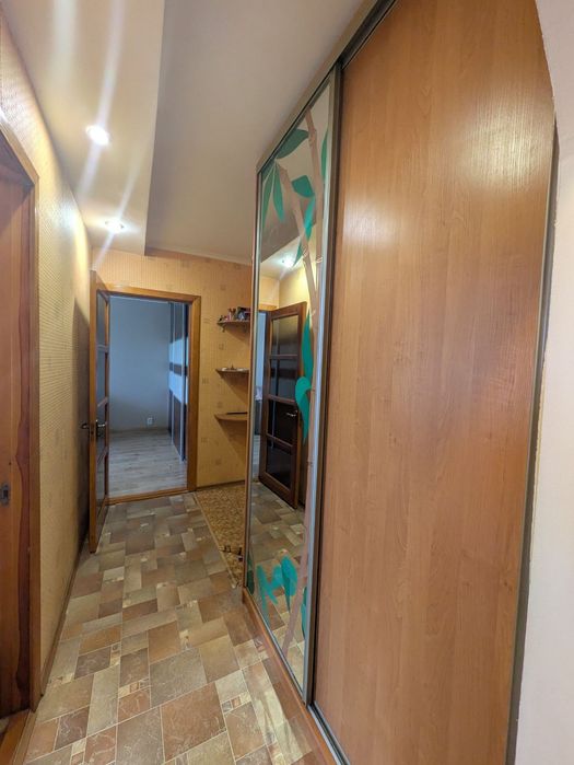 Продаж  двохкімнатної квартири по вул. Володимира Великого,55.