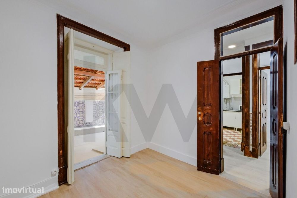 Apartamento T4 Remodelado com Terraço Privativo no Areeiro